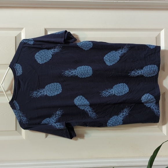 Hollister Crew Neck Tee Men's Short Sleeve Pineapple Novelty Print Tee Size Med. - Picture 3 of 4